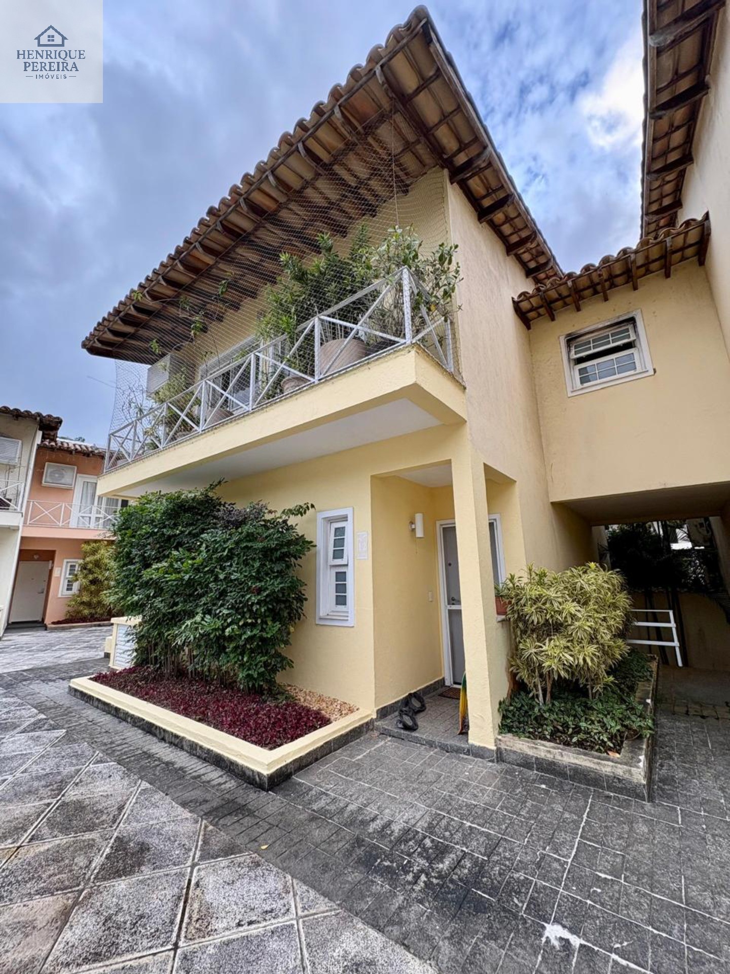 Casa de Vila no Recreio: 3 Suítes, Quintal e Perto da Praia