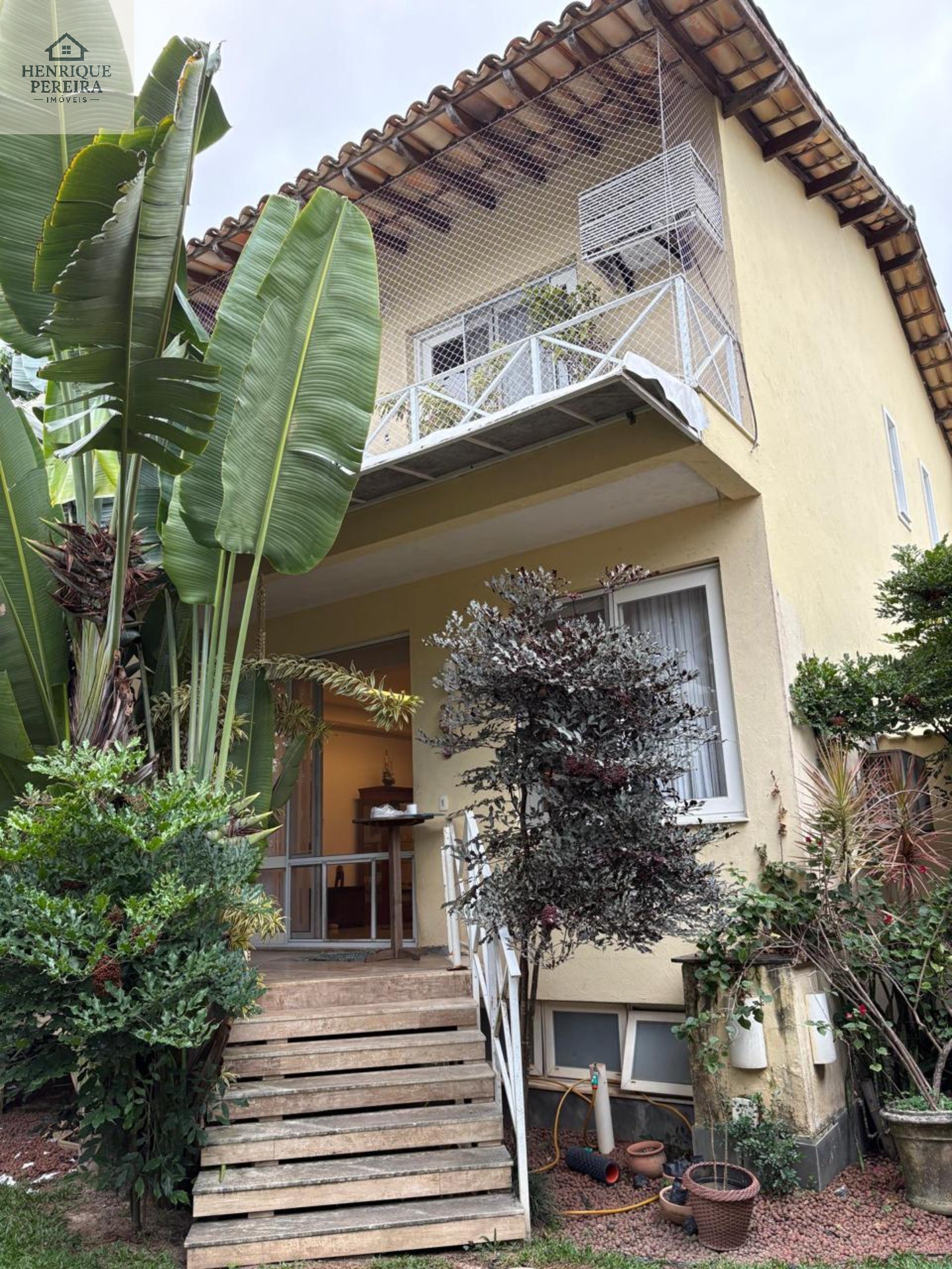 Casa de Vila no Recreio: 3 Suítes, Quintal e Perto da Praia