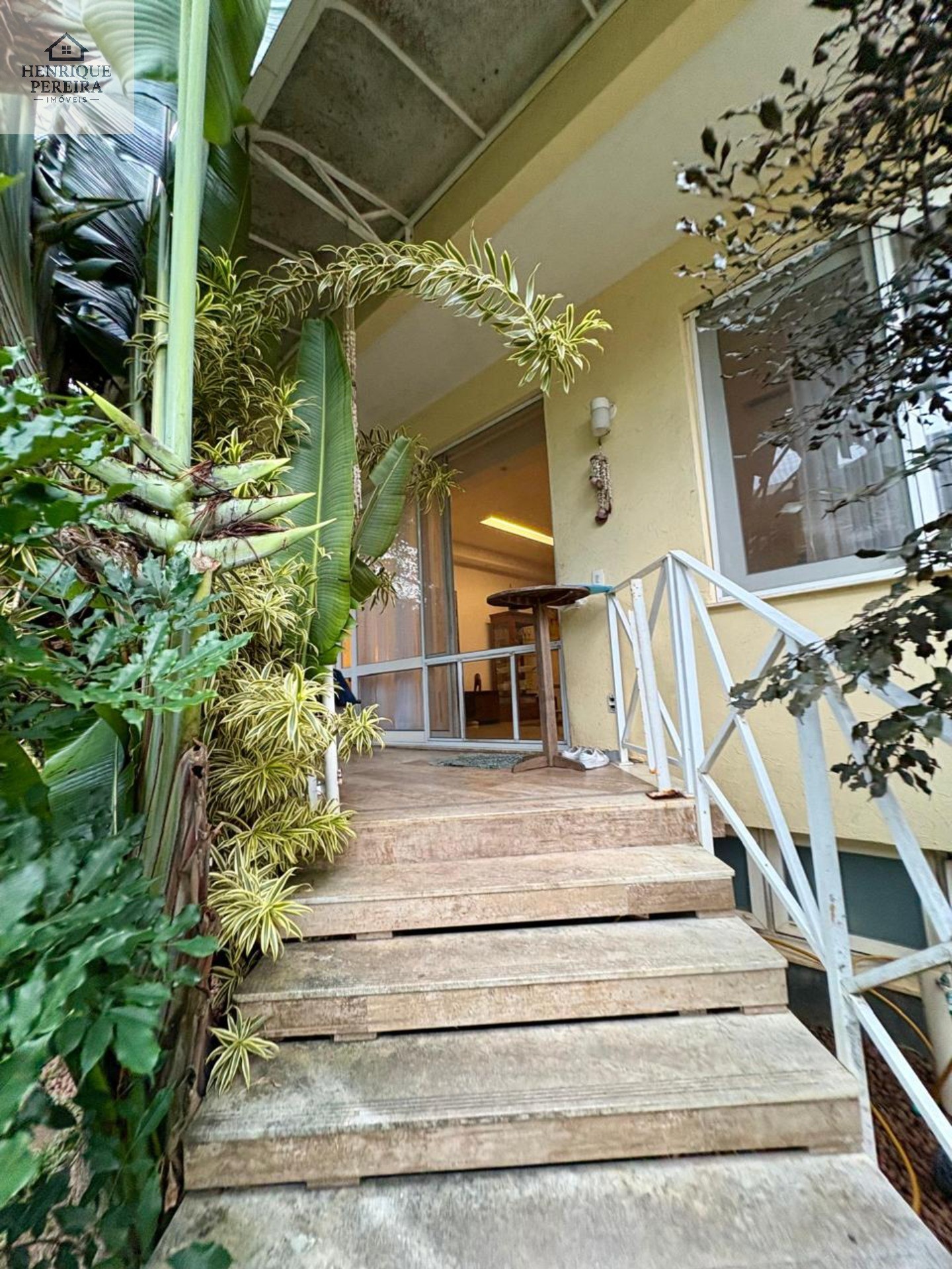 Casa de Vila no Recreio: 3 Suítes, Quintal e Perto da Praia