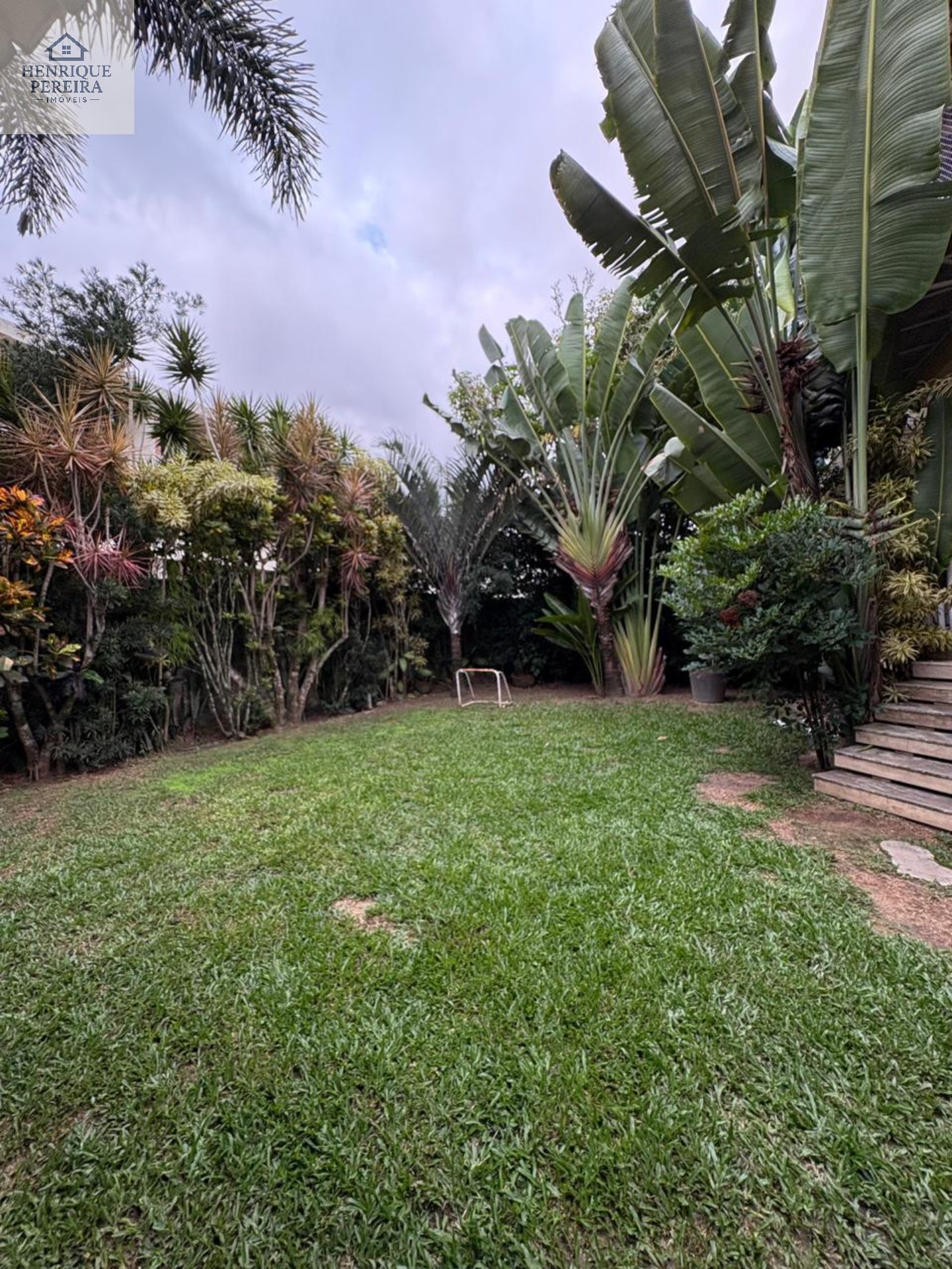 Casa de Vila no Recreio: 3 Suítes, Quintal e Perto da Praia