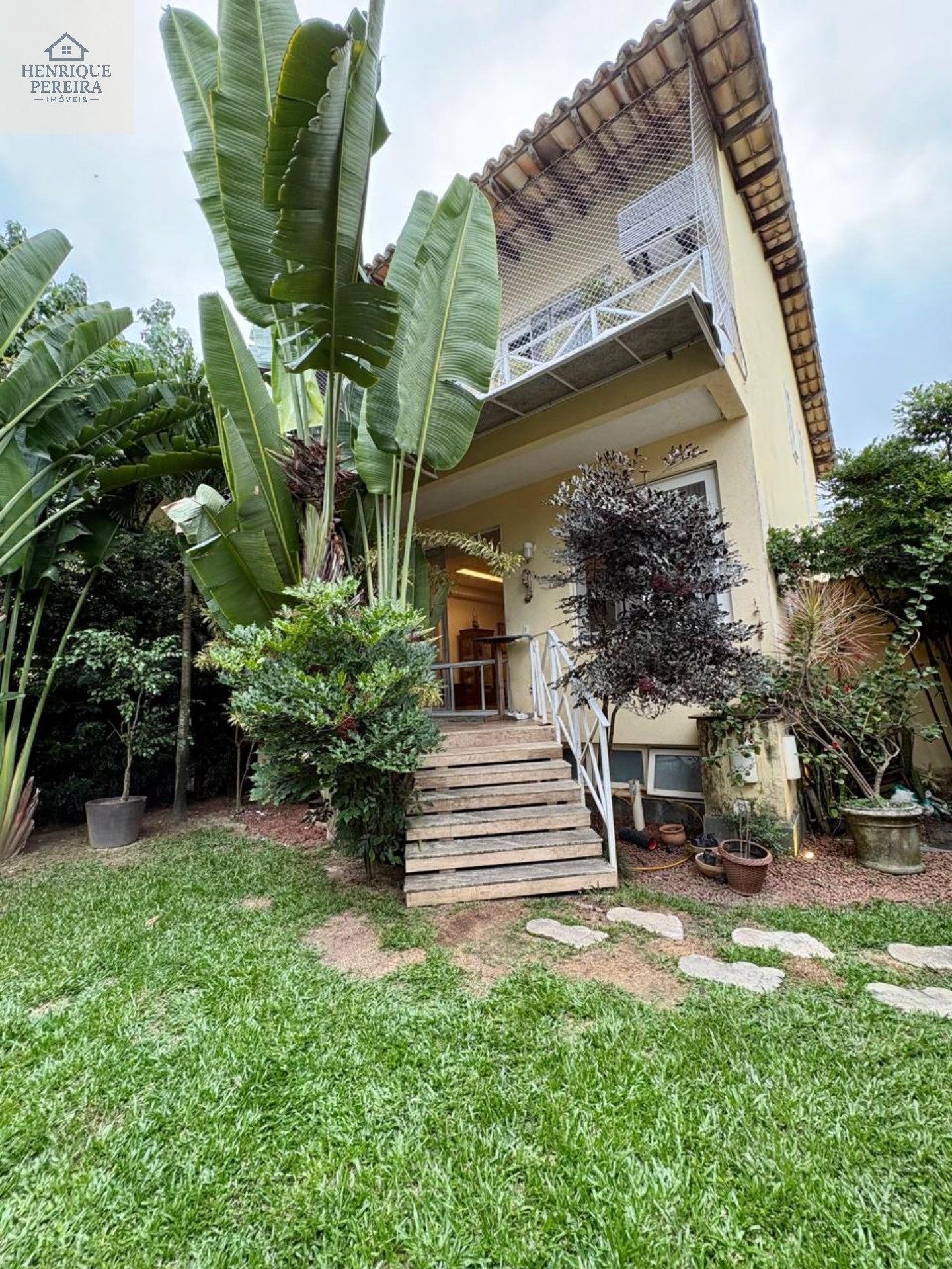 Casa de Vila no Recreio: 3 Suítes, Quintal e Perto da Praia