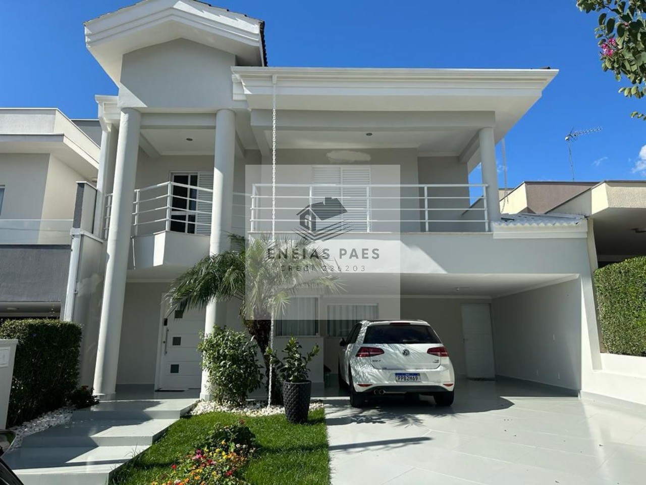 Casa à venda com 3 quartos, 312m² - Foto 1
