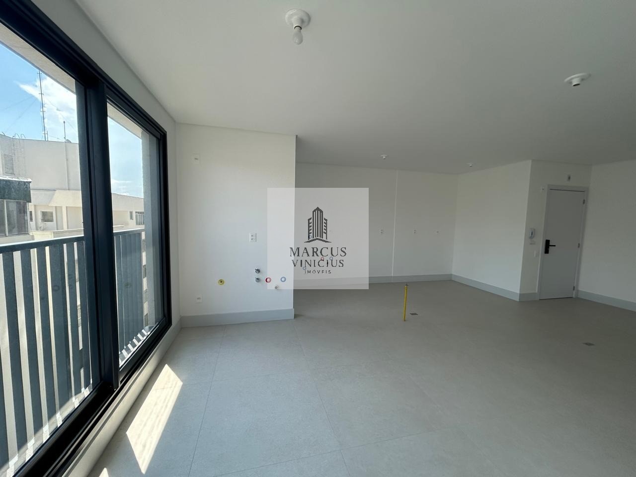 Apartamento à venda com 3 quartos, 113m² - Foto 2
