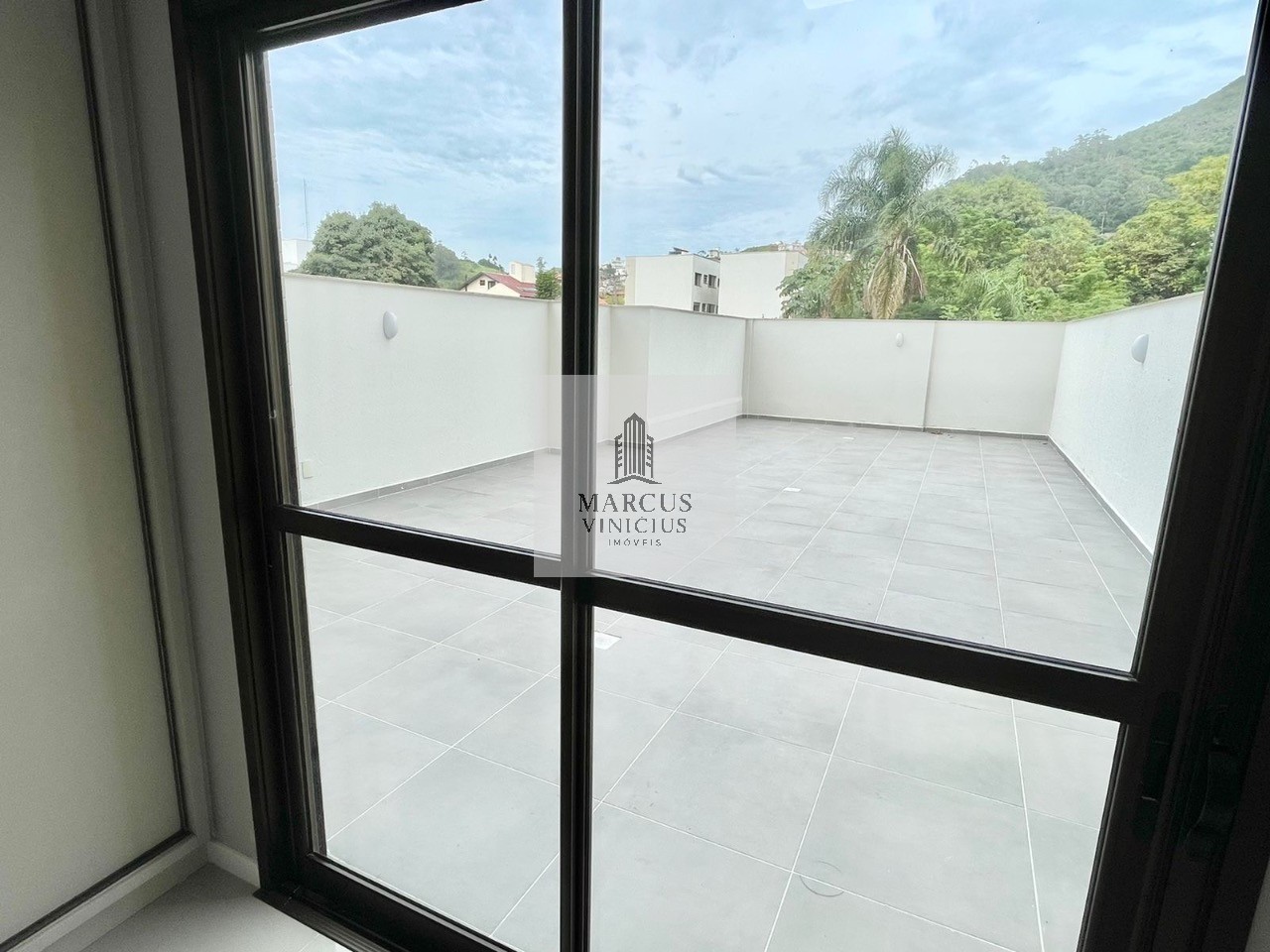 Apartamento à venda com 2 quartos, 143m² - Foto 2