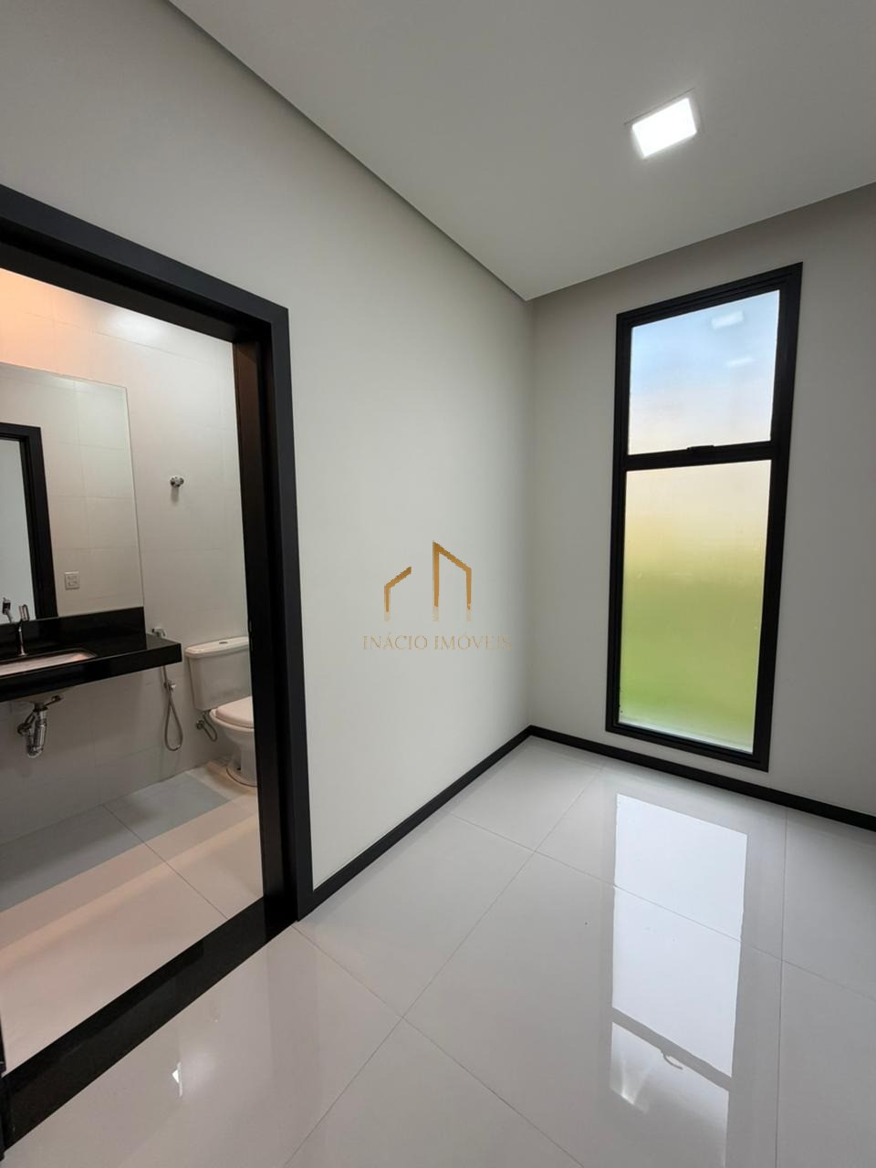 Casa, 3 quartos, 1266 m² - Foto 2