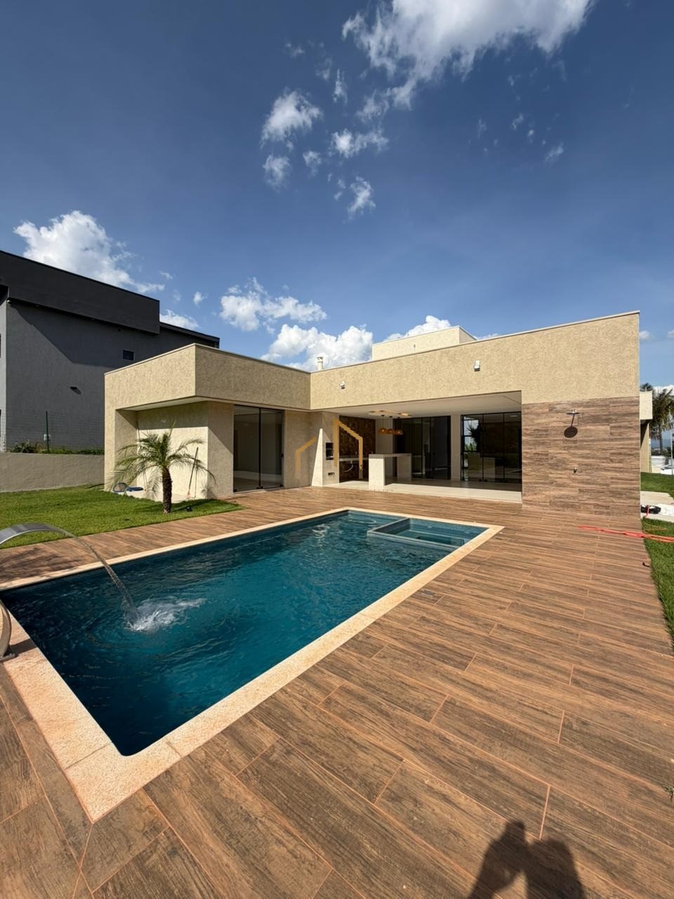 Casa, 3 quartos, 1266 m² - Foto 2