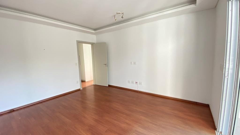 Casa à venda com 4 quartos, 931m² - Foto 5