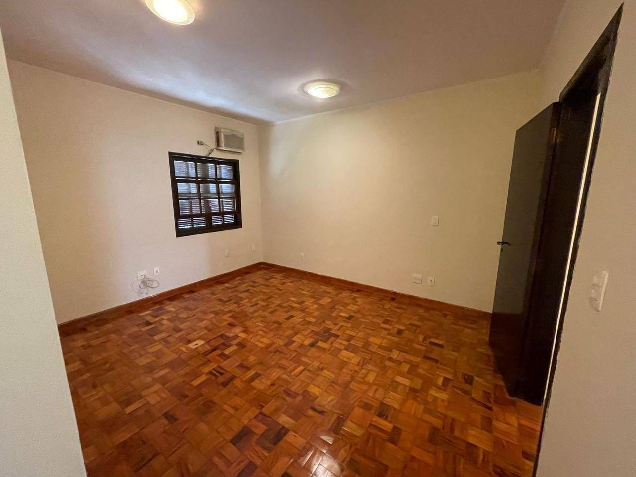Casa à venda com 3 quartos, 210m² - Foto 8