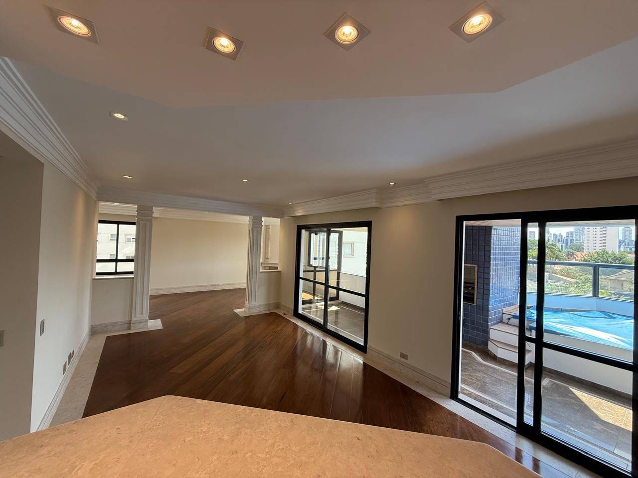 Apartamento, 3 quartos, 216 m² - Foto 1