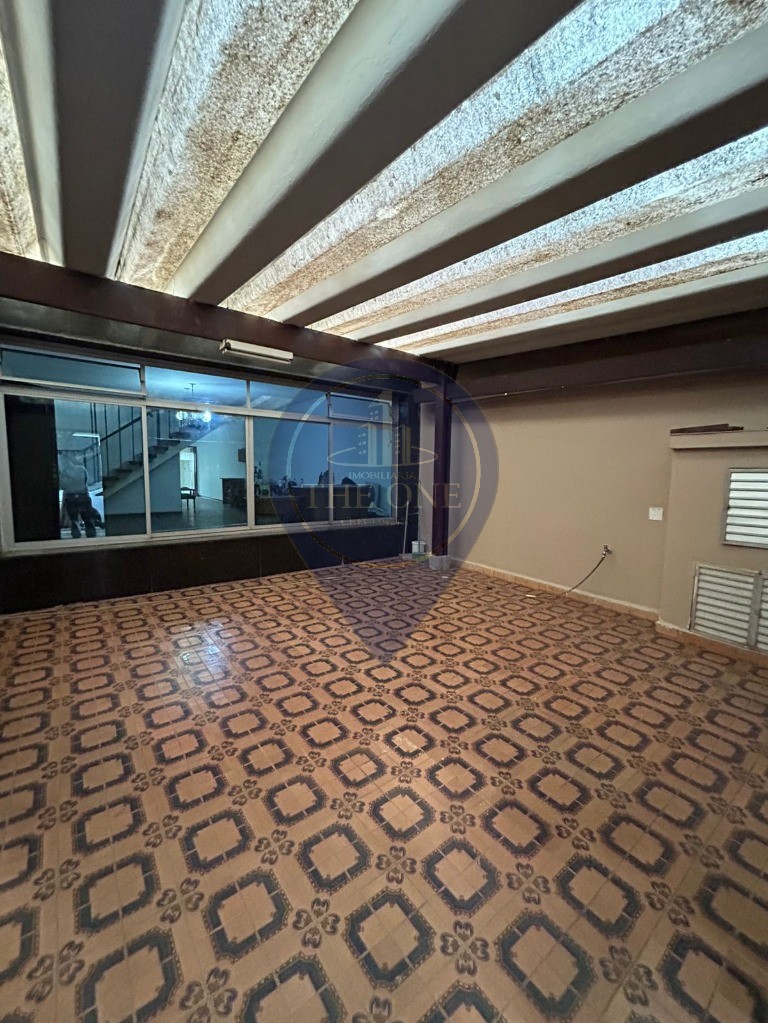 Casa para alugar com 4 quartos, 260m² - Foto 1