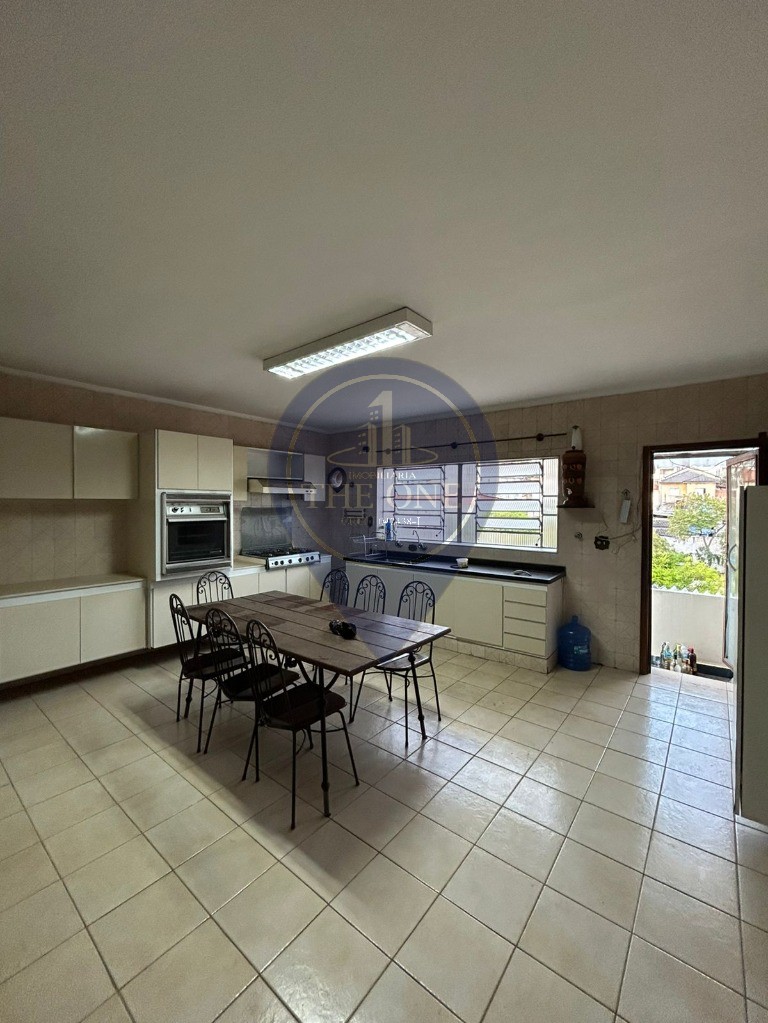 Casa para alugar com 4 quartos, 260m² - Foto 8