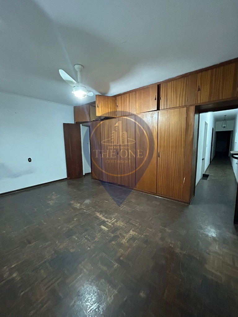 Casa para alugar com 4 quartos, 260m² - Foto 12