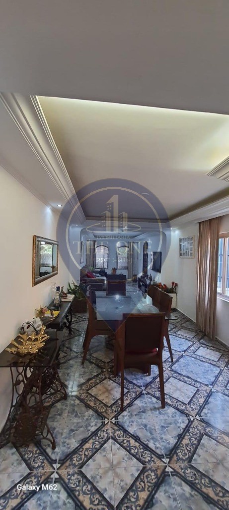 Casa, 3 quartos, 200 m² - Foto 1