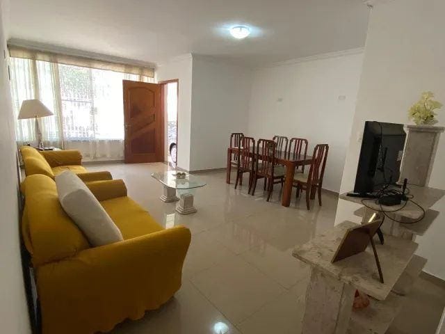 Casa, 3 quartos, 241 m² - Foto 1