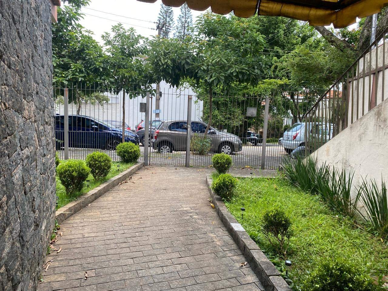Casa para alugar com 4 quartos, 450m² - Foto 8