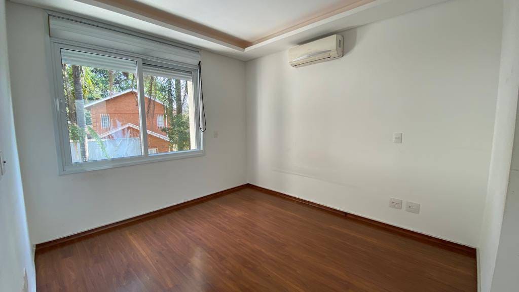 Casa à venda com 4 quartos, 931m² - Foto 1