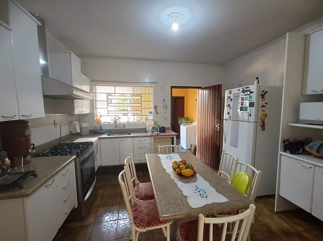 Casa, 4 quartos, 224 m² - Foto 2