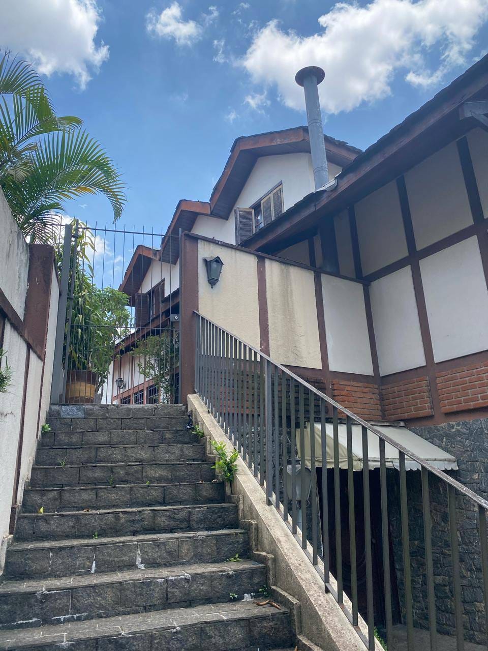 Casa para alugar com 4 quartos, 450m² - Foto 2