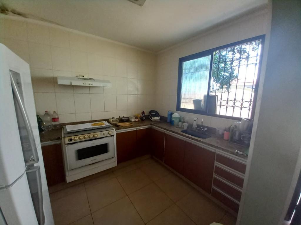 Casa para alugar com 4 quartos, 270m² - Foto 39
