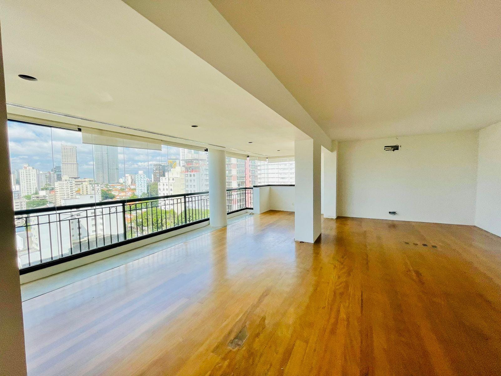 Apartamento, 3 quartos, 215 m² - Foto 2