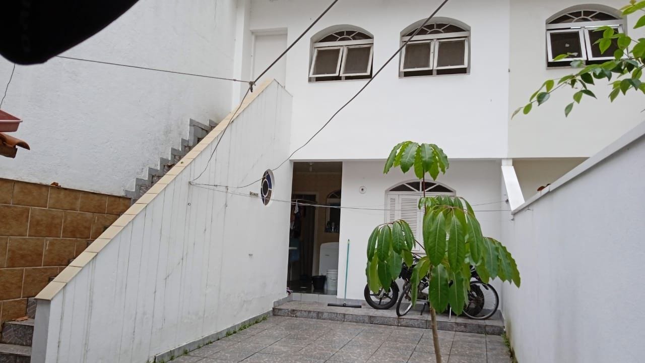 Casa, 5 quartos, 213 m² - Foto 1