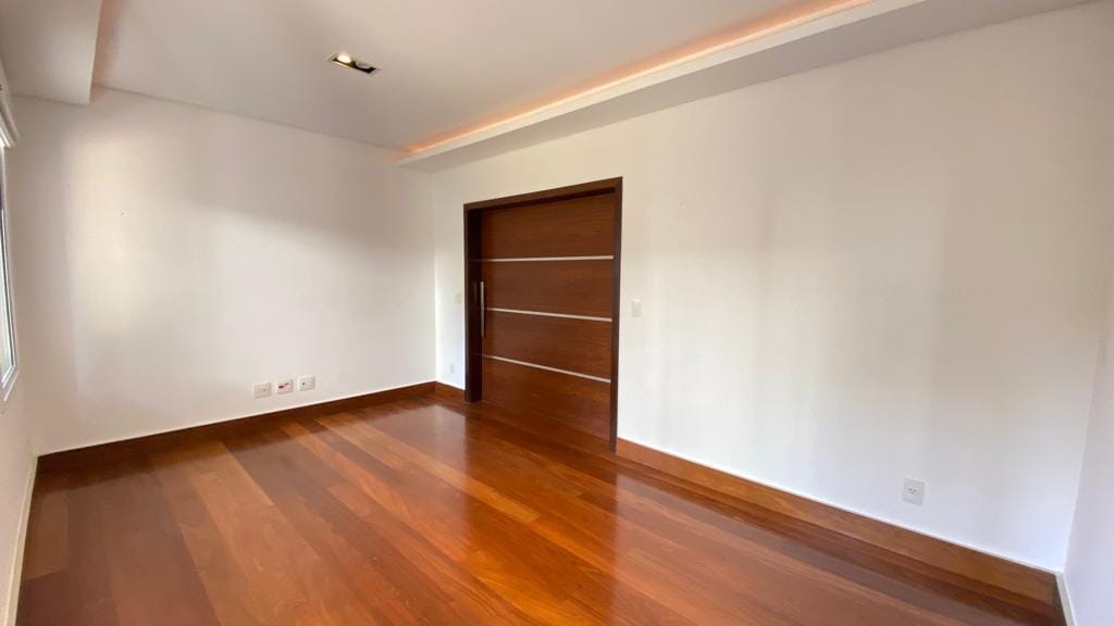 Casa à venda com 4 quartos, 931m² - Foto 52