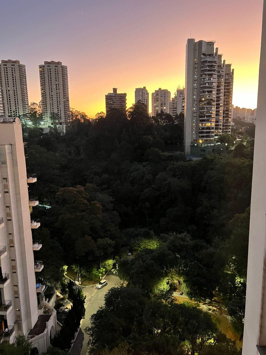 Apartamento à venda com 2 quartos, 72m² - Foto 1