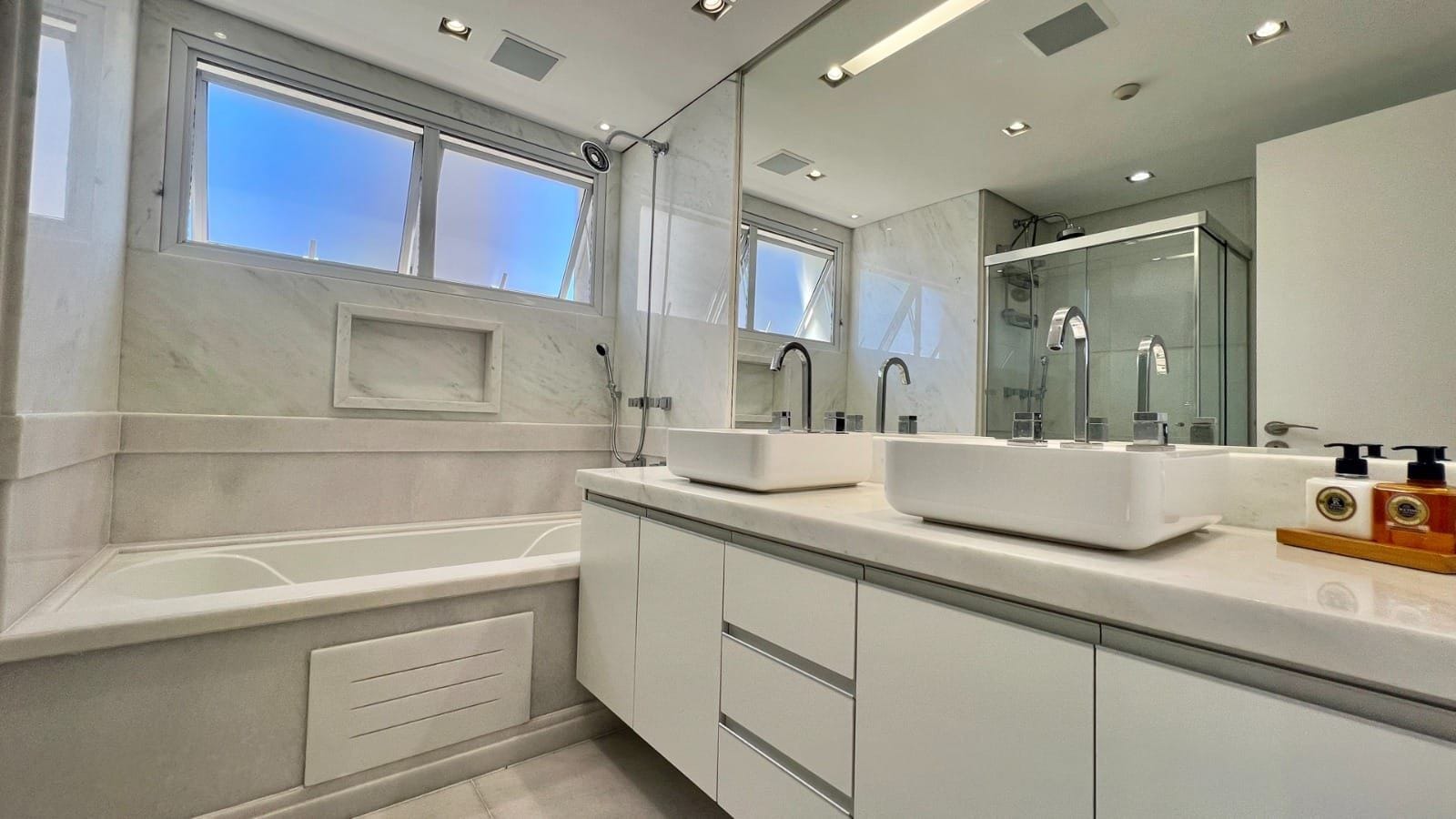 Apartamento, 3 quartos, 262 m² - Foto 2