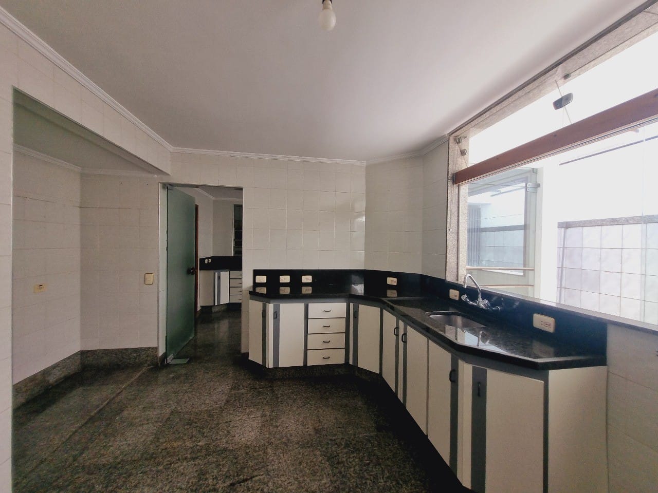 Casa à venda com 4 quartos, 945m² - Foto 30