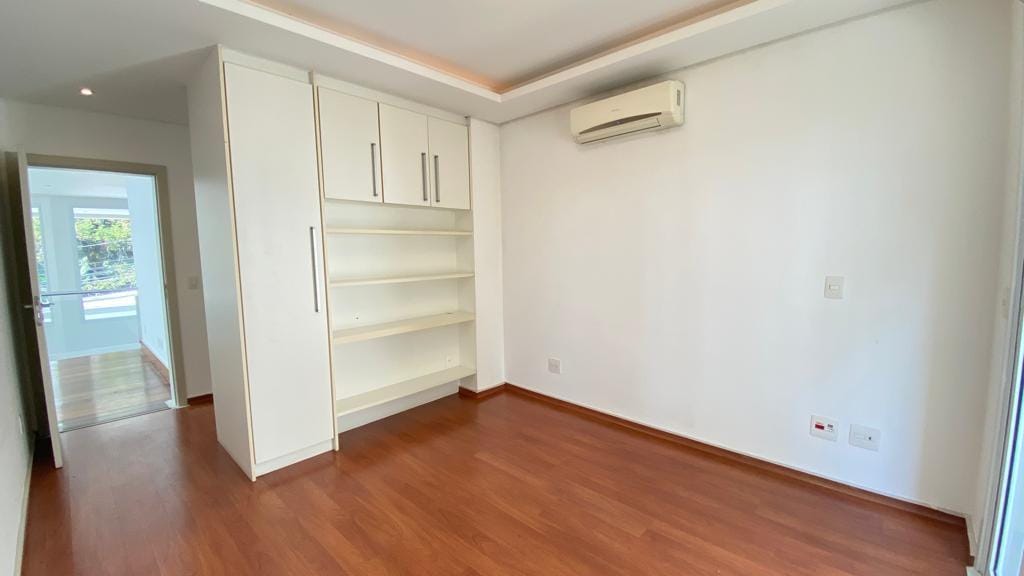 Casa à venda com 4 quartos, 931m² - Foto 9
