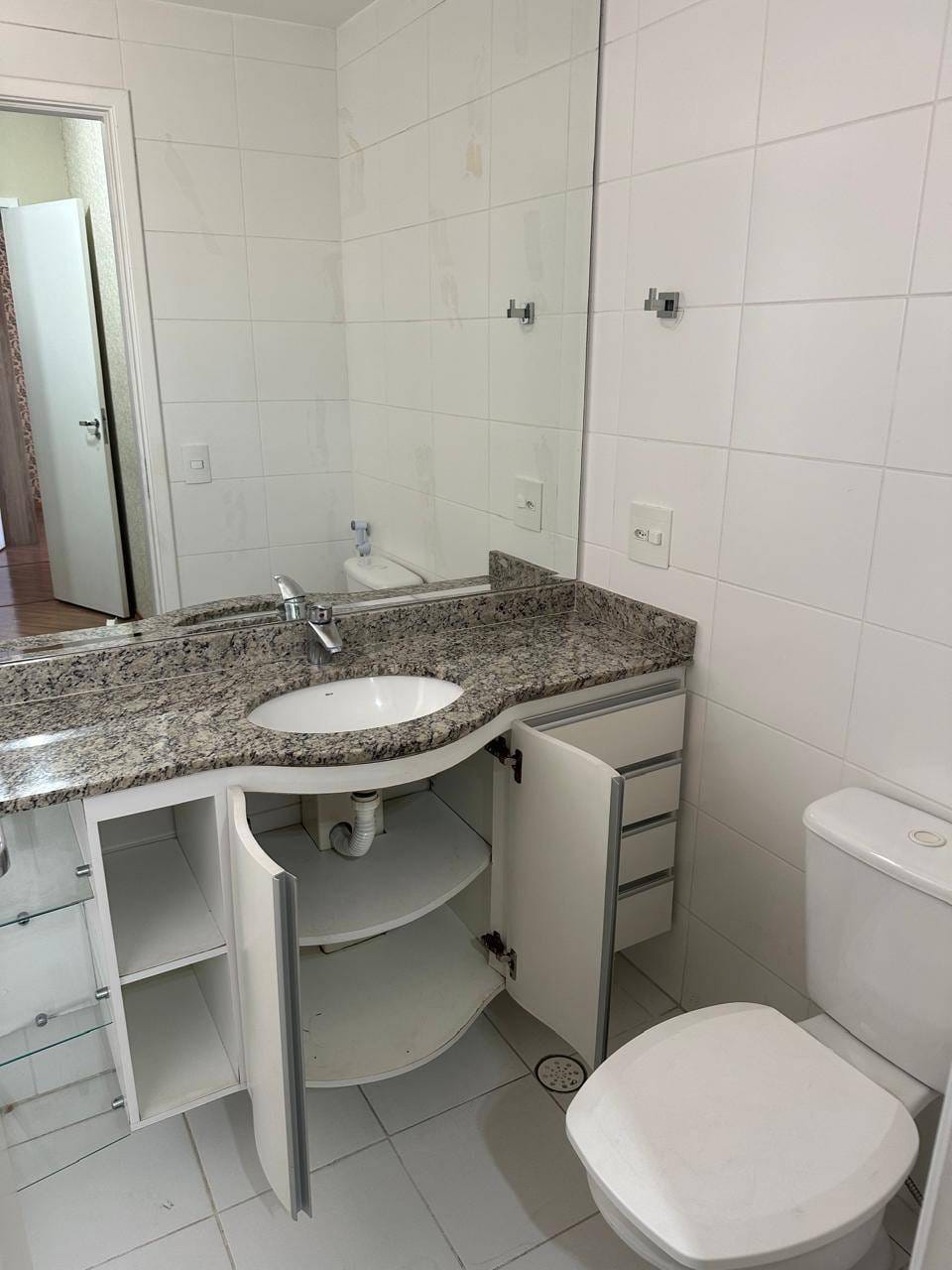 Apartamento à venda com 3 quartos, 87m² - Foto 2