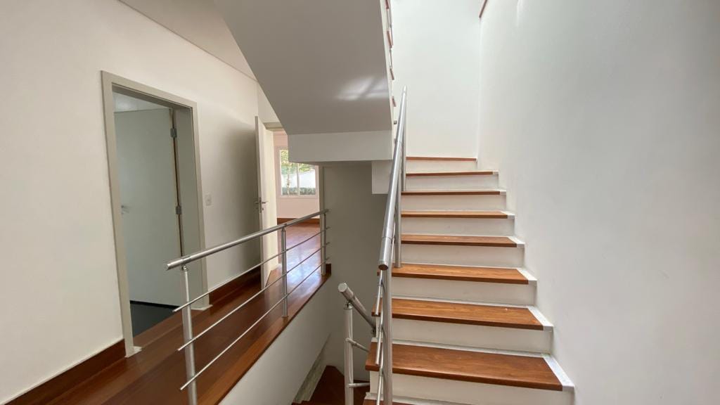 Casa à venda com 4 quartos, 931m² - Foto 4