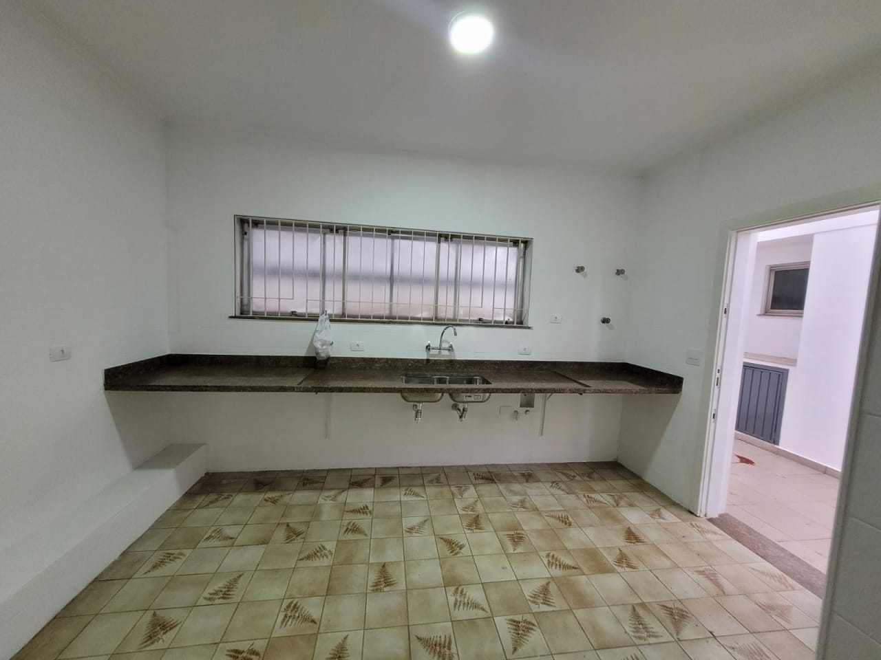 Casa, 4 quartos, 240 m² - Foto 1