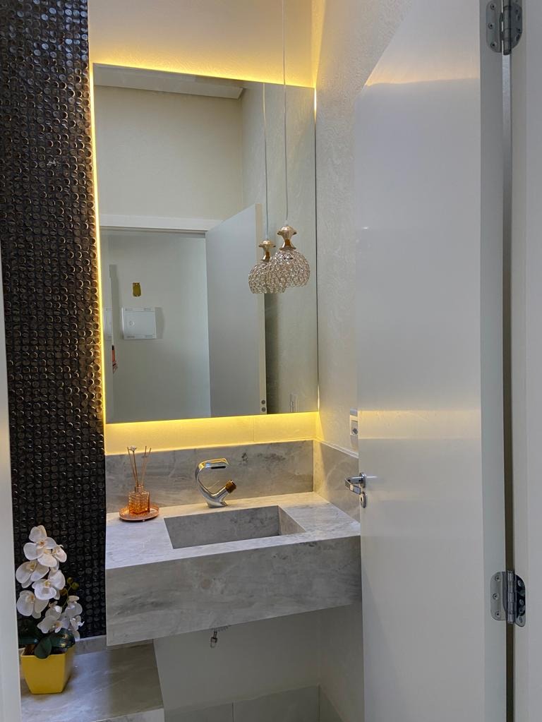 Casa de luxo em condomínio: 3 quartos, 3 suítes, 2 salas, 4 banheiros, 4 vagas, 235m² em Indaiatuba-SP!