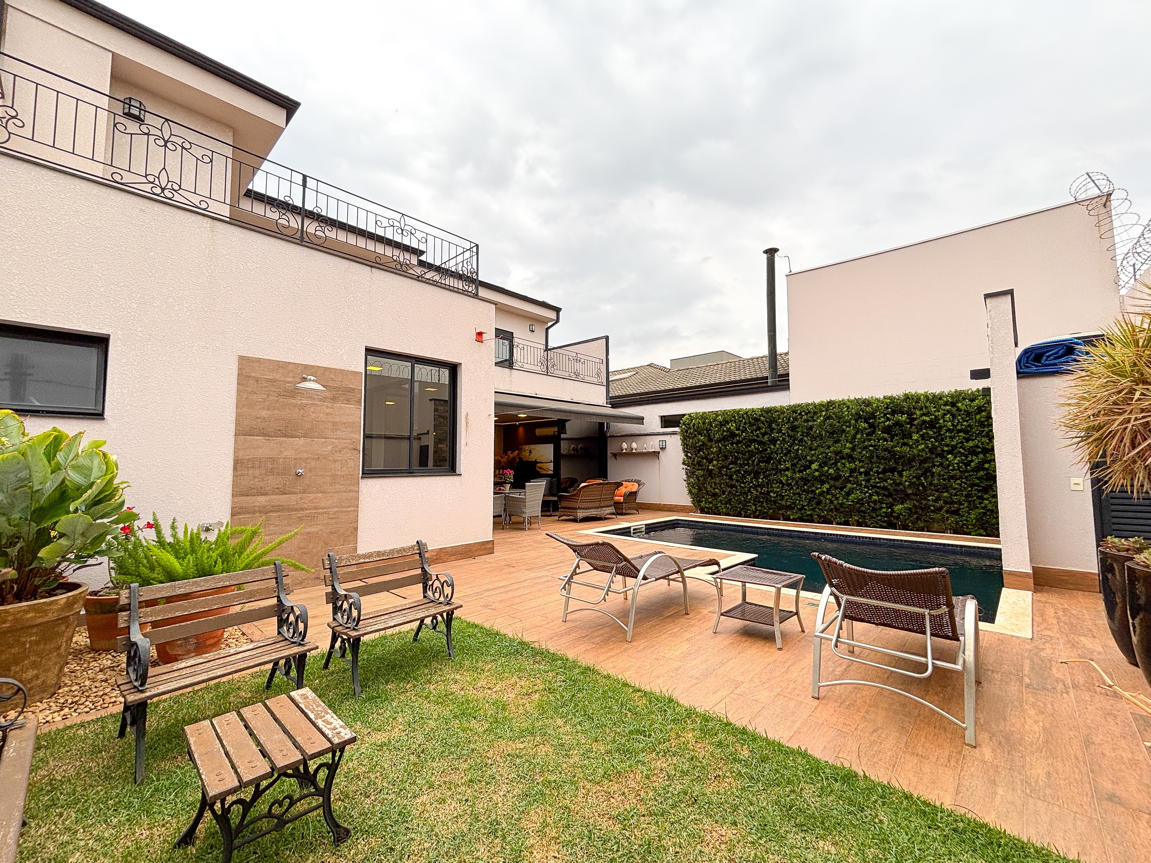 Imperdível casa em condomínio à venda em Indaiatuba-SP, Jardim Amstalden Residence: 3 quartos, 3 suítes, 2 salas, 5 banheiros, 4 vagas, 355m².