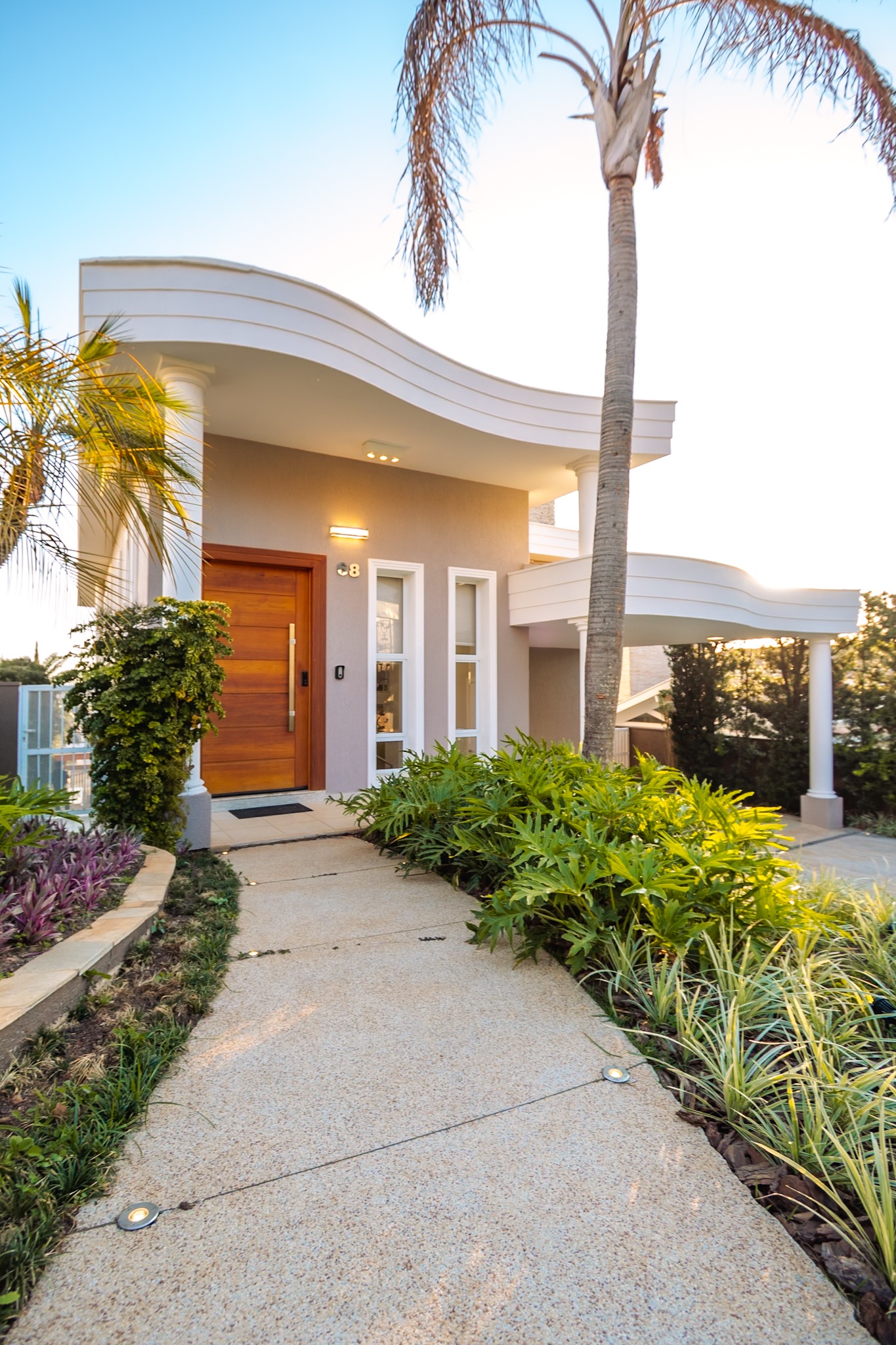 Casa de Luxo em Condomínio: 3 Suítes, 4 Banheiros, 4 Vagas na Jardim Vila Paradiso, Indaiatuba-SP - 381m².