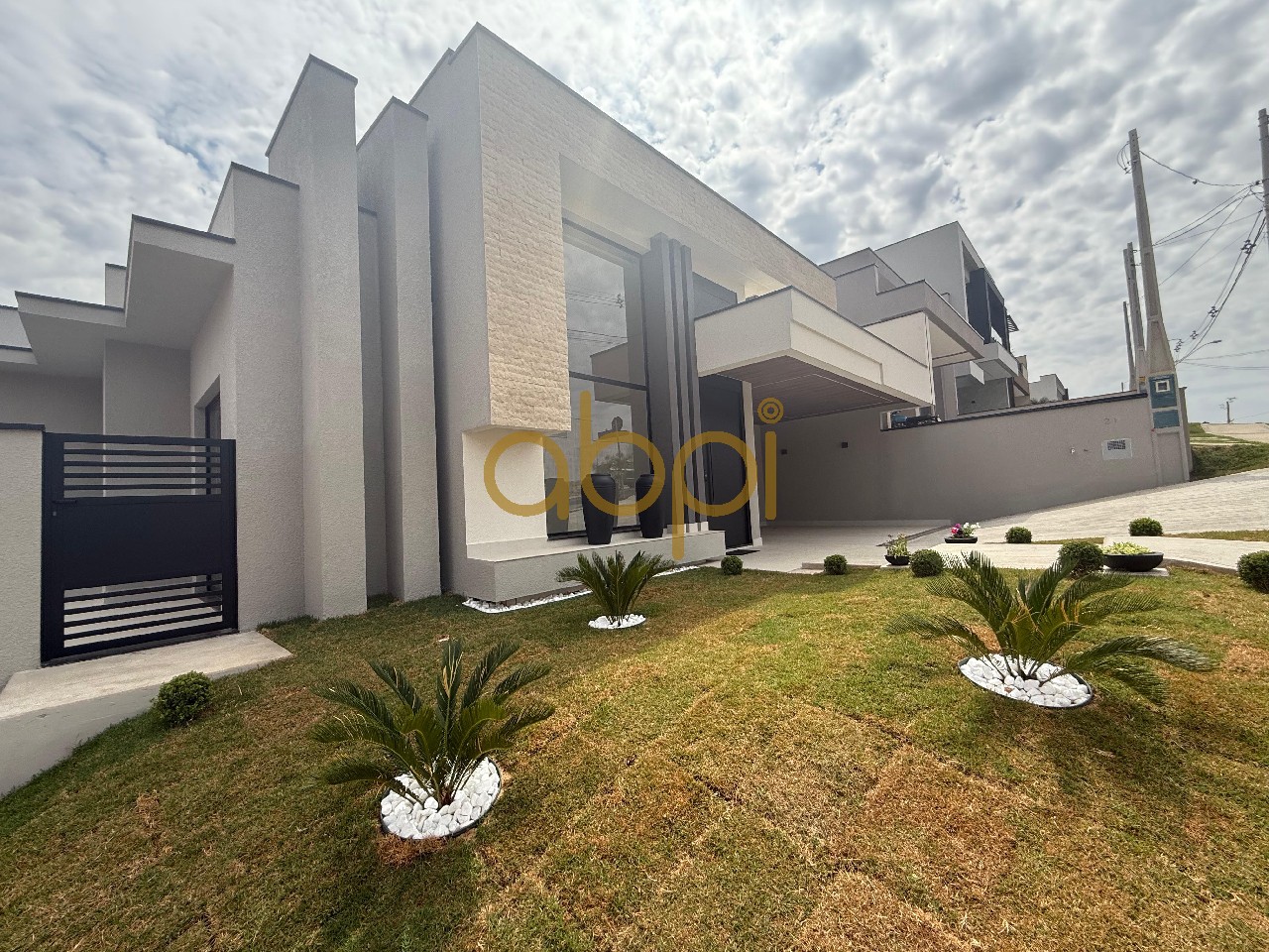 Casa em Condomínio de Luxo em Indaiatuba-SP: 3 Quartos, 3 Suítes, 3 Salas, 3 Banheiros, 4 Vagas de Garagem, 204m².