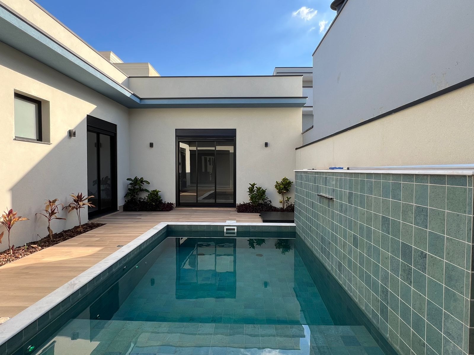 Casa de alto padrão em condomínio no Jardim Piemonte, Indaiatuba-SP: 3 quartos, 3 suítes, piscina e aquecedor solar!