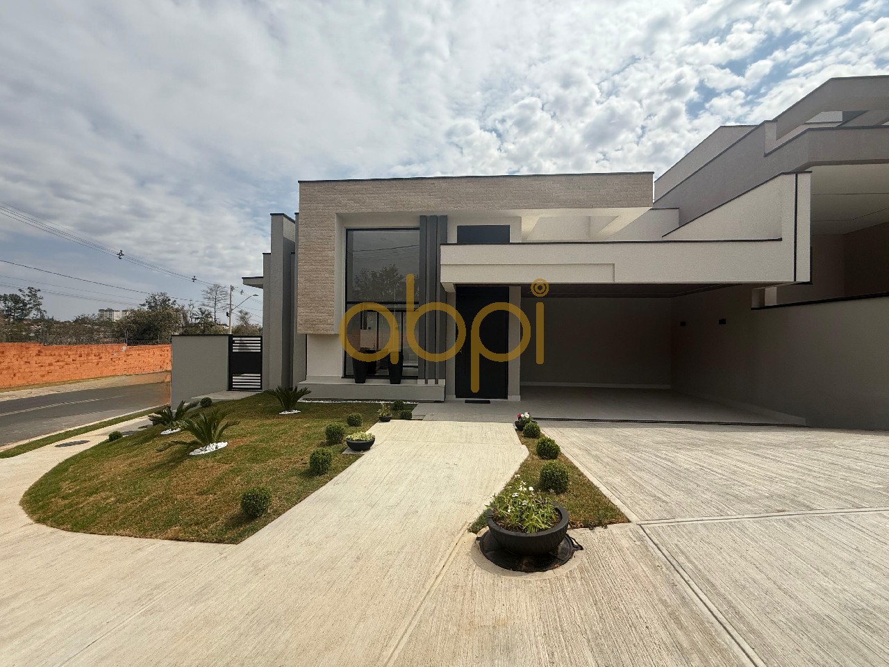 Casa em Condomínio de Luxo em Indaiatuba-SP: 3 Quartos, 3 Suítes, 3 Salas, 3 Banheiros, 4 Vagas de Garagem, 204m².