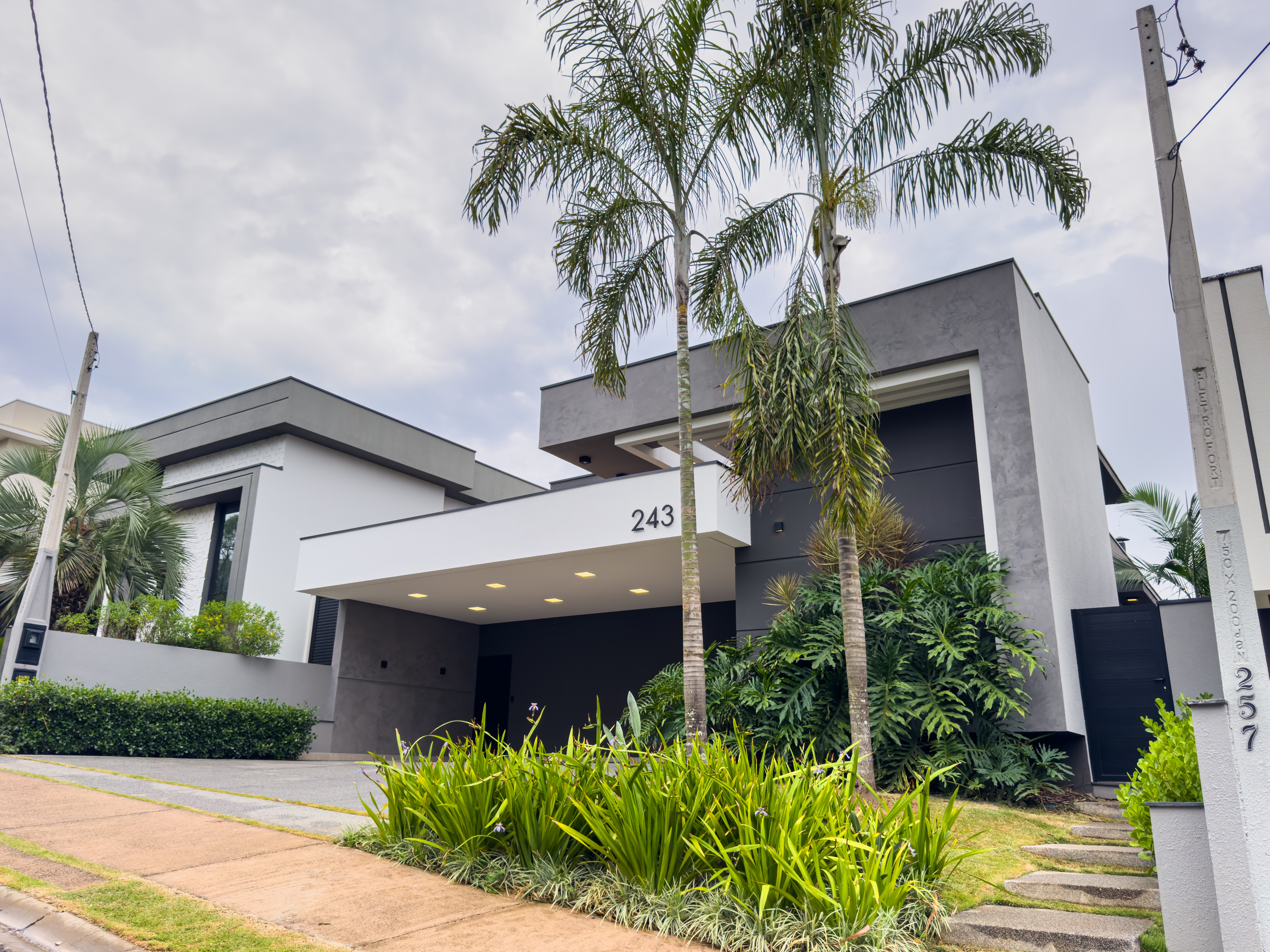 Imperdível oportunidade: Casa em condomínio de luxo em Indaiatuba-SP, Jardim Residencial Helvétia Park II - 3 quartos, 3 suítes, 2 salas, 3 banheiros, 6 vagas de garagem, 248,05m²!