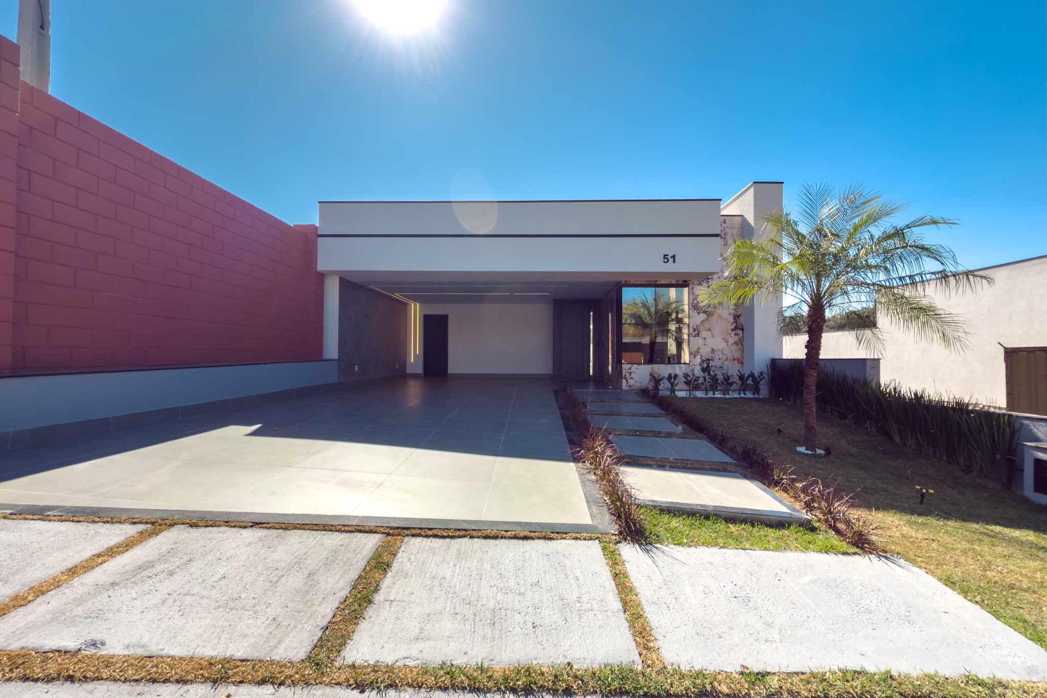 Luxuosa casa em condomínio à venda em Indaiatuba-SP, no bairro Loteamento Park Gran Reserve: 3 quartos, 3 suítes, 2 salas, 4 banheiros, 2 vagas, 230m².
