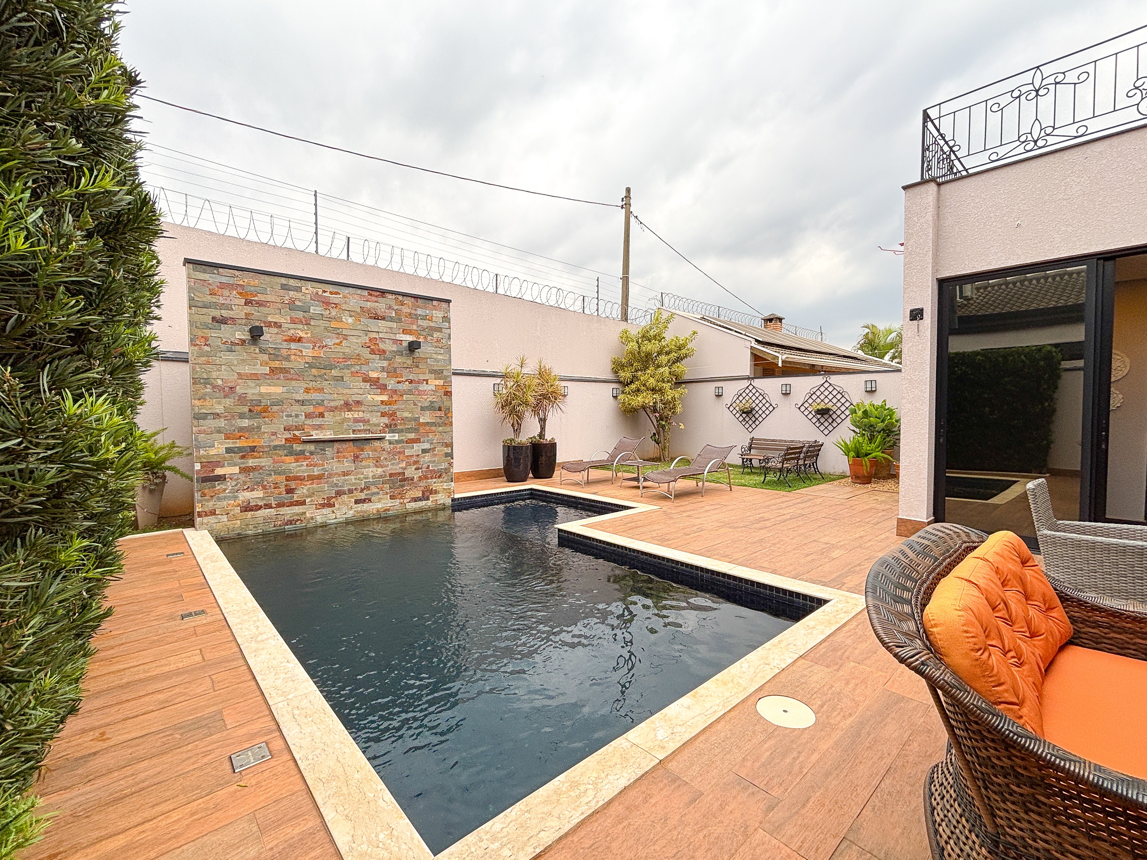 Imperdível casa em condomínio à venda em Indaiatuba-SP, Jardim Amstalden Residence: 3 quartos, 3 suítes, 2 salas, 5 banheiros, 4 vagas, 355m².