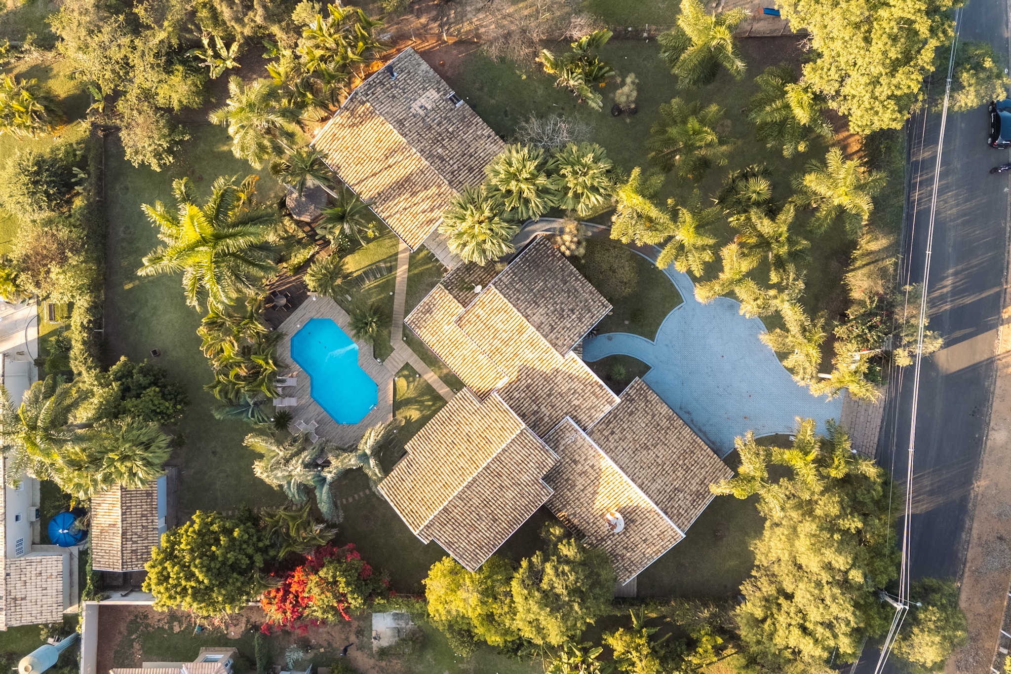 Chácara à venda em condomínio no Vale das Laranjeiras, Indaiatuba-SP: 4 quartos, 3 suítes, 3 salas, 5 banheiros, 6 vagas, 510m².