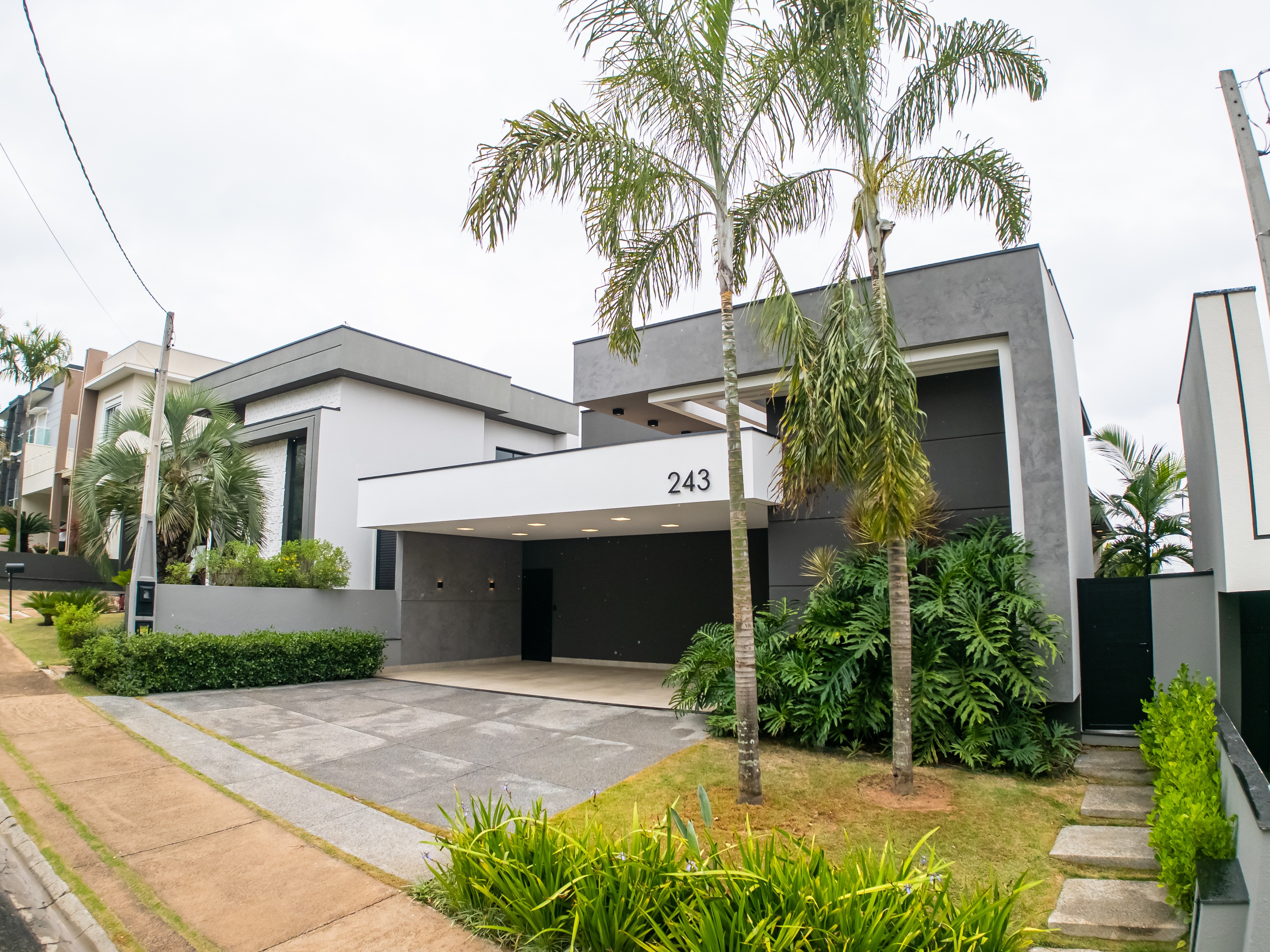 Imperdível oportunidade: Casa em condomínio de luxo em Indaiatuba-SP, Jardim Residencial Helvétia Park II - 3 quartos, 3 suítes, 2 salas, 3 banheiros, 6 vagas de garagem, 248,05m²!