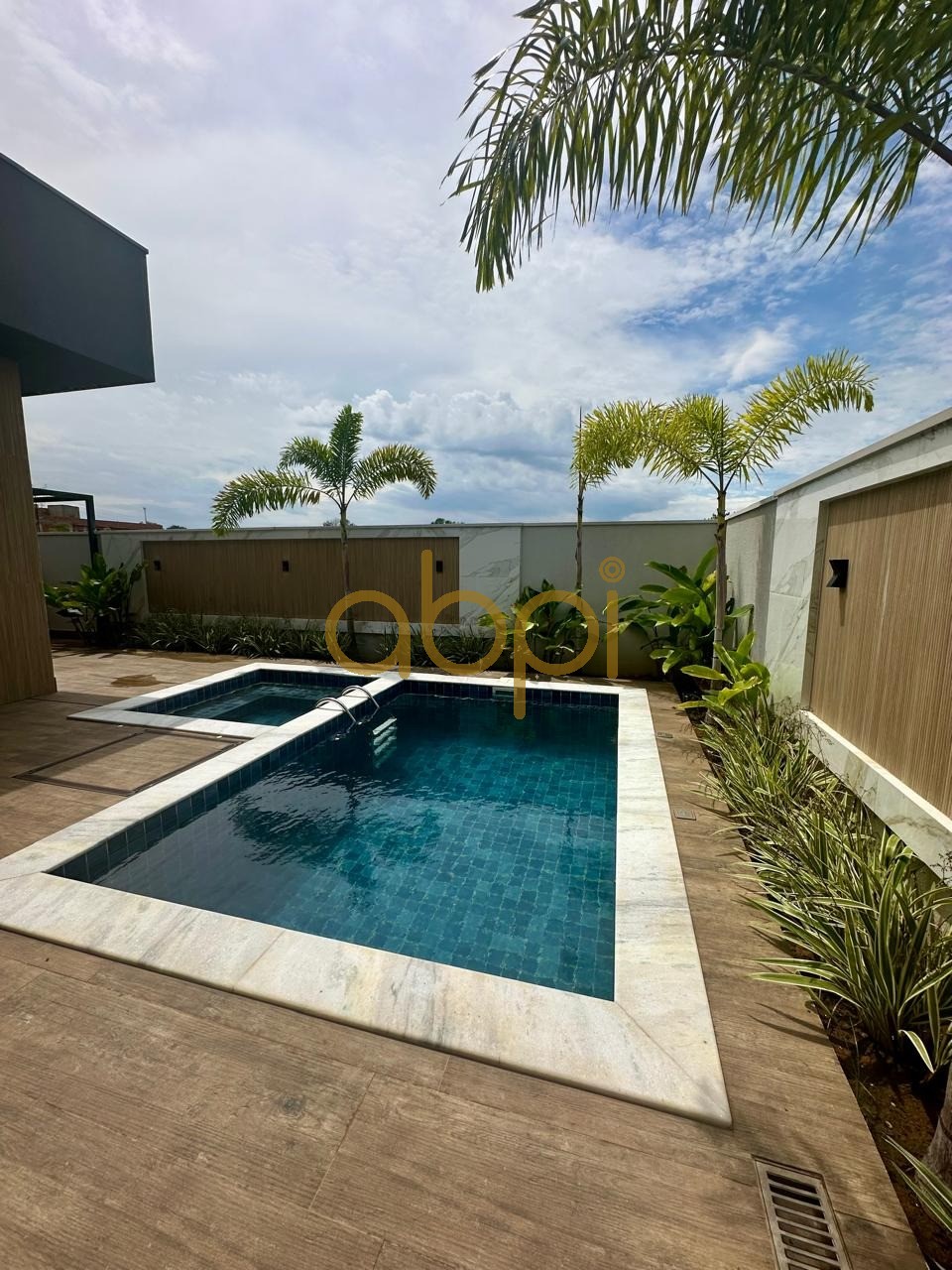Casa de Luxo em Condomínio - 3 Suítes, Área Gourmet, Piscina e Acabamentos de Alto Padrão em Indaiatuba-SP - Jardim Villa Sapezal