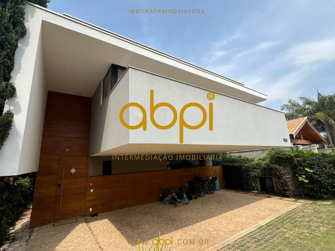 Casa de Alto Padrão com Vista Deslumbrante em Indaiatuba-SP - Condomínio ParadisoResidência de Luxo com 4 Suítes, 6 Vagas de Garagem e Piscina de Mármore. Venha Conferir!