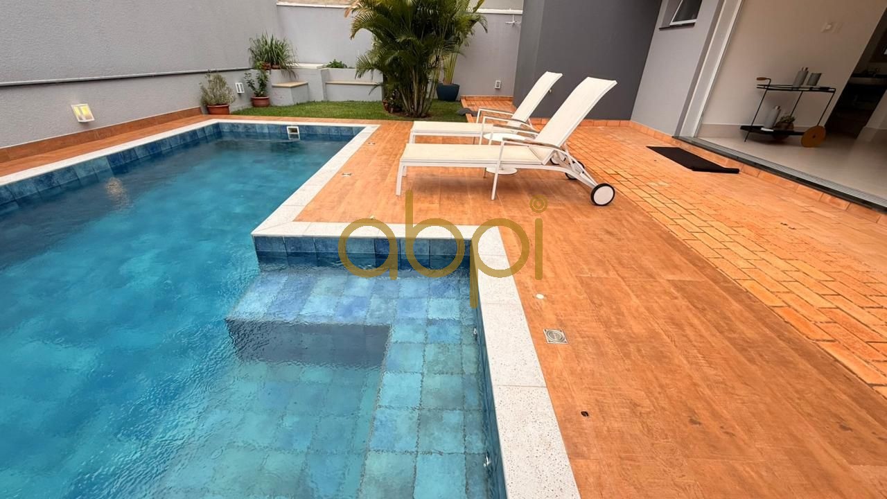 Venda de Casa em Condomínio de Luxo em Indaiatuba-SP: 3 Quartos, 3 Suítes, 3 Salas e 4 Vagas de Garagem! Aproveite!