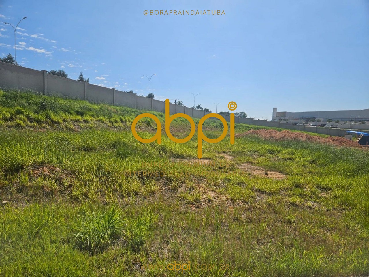 Terreno de 433m² à venda no Condomínio Residencial Casa do Lago, em Indaiatuba/SP: infraestrutura completa e vista privilegiada!