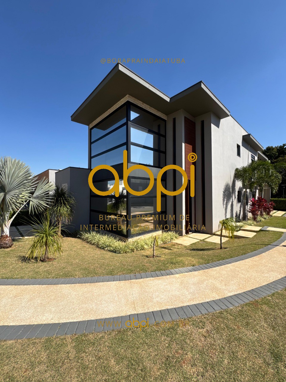Casa de Luxo à Venda em Vila Suíça, Indaiatuba-SP: 4 Quartos, 4 Suítes, 3 Salas e Piscina! Aquele Investimento Imperdível!