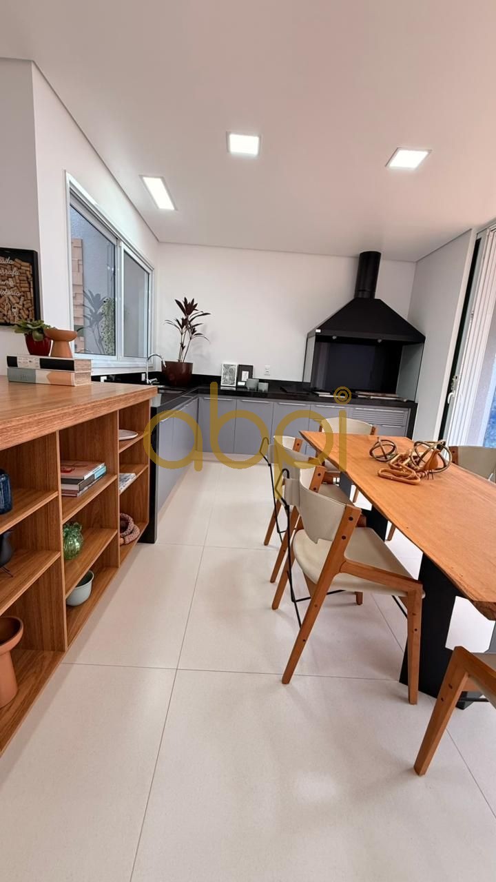 Venda de Casa em Condomínio de Luxo em Indaiatuba-SP: 3 Quartos, 3 Suítes, 3 Salas e 4 Vagas de Garagem! Aproveite!